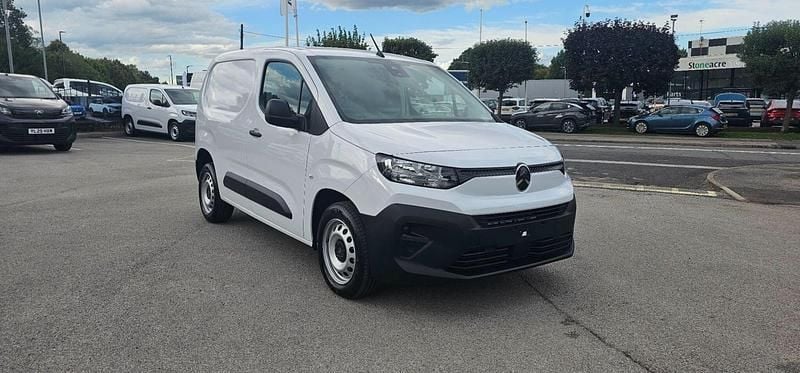 White New 2025 Citroën Berlingo MPV | £16,750 (Good price) - Image 1/4