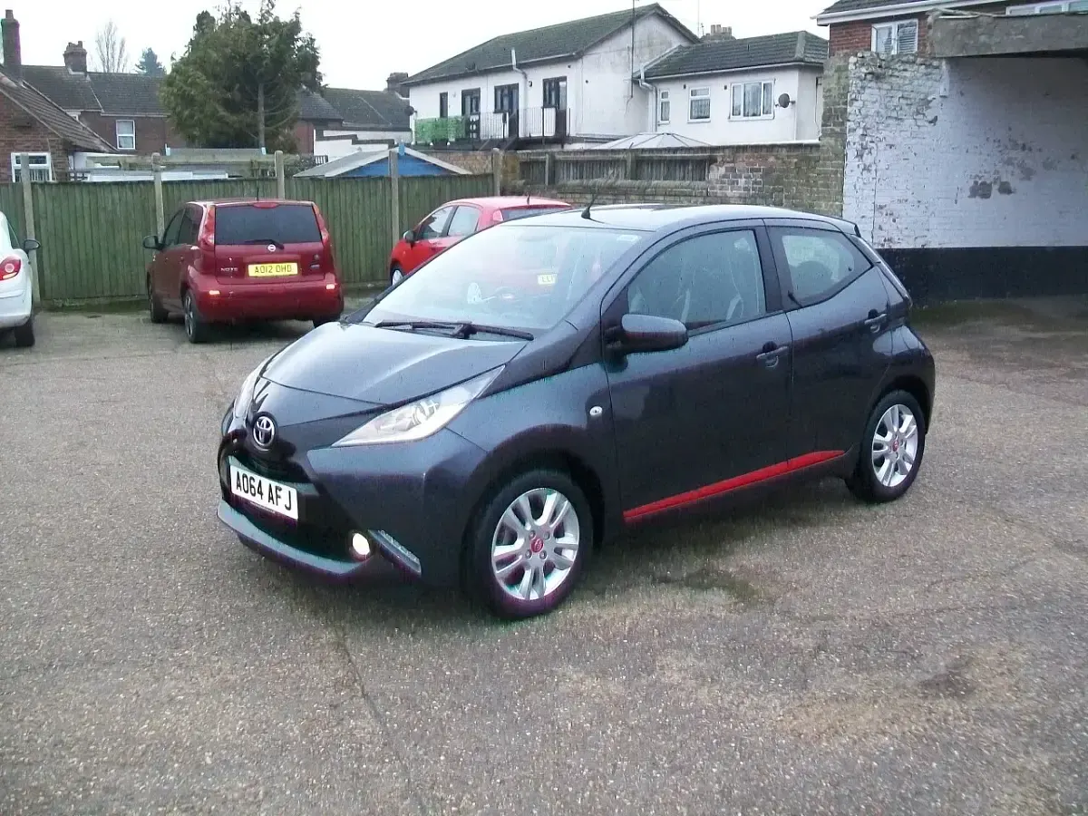 Used Toyota Aygo x-press 68 HP (50 kW) 2014 Grey Hatchback