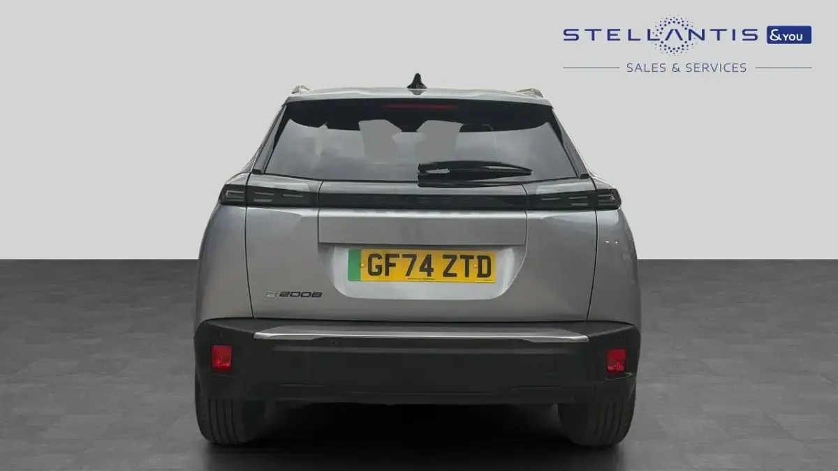 Używany Peugeot e-2008 Allure 98 kW (134 KM) 2024 Szary SUV