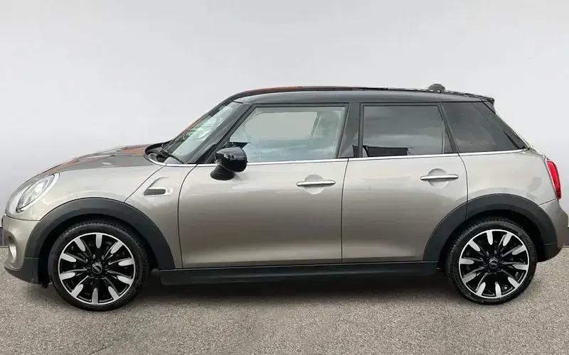Begagnad Mini Cooper Exclusive 136 HK (100 kW) 2020 Silver Halvkombi