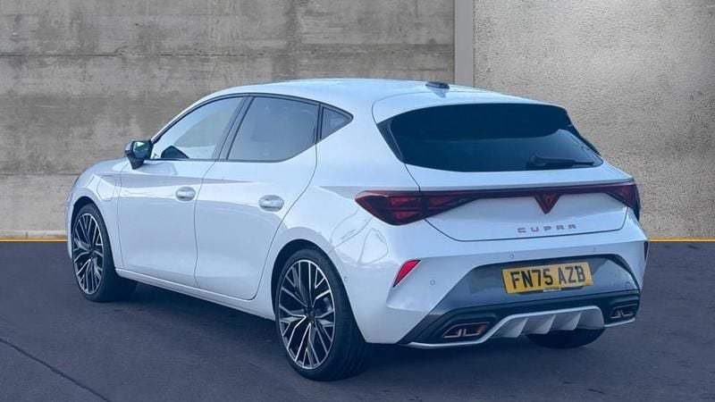 New Cupra Leon VZ2 272 HP (200 kW) 2026 Metallic  glacial white Hatchback