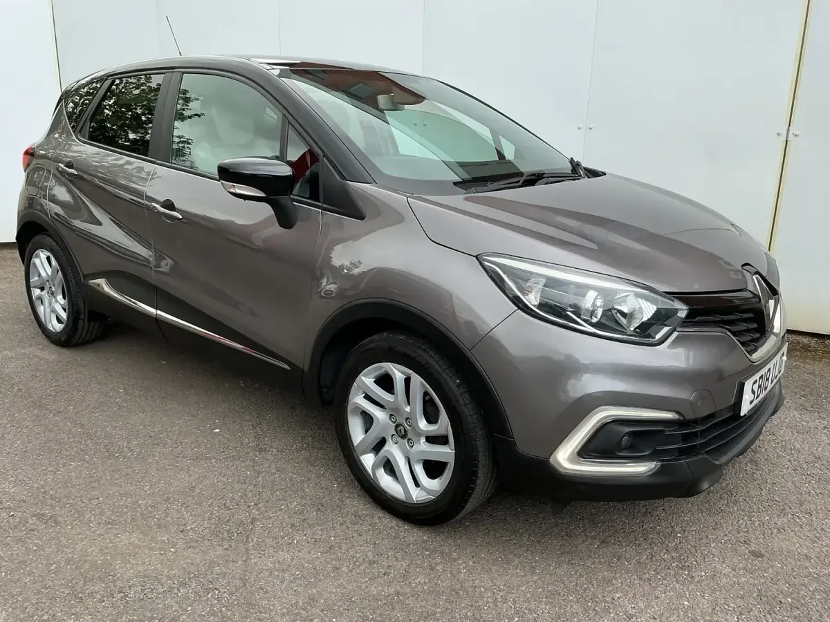 Usado Renault Captur Iconic 90 HP (66 kW) 2018 Cinzento SUV