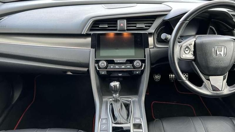 Used Honda Civic EX 127 HP (93 kW) 2019 Red Hatchback