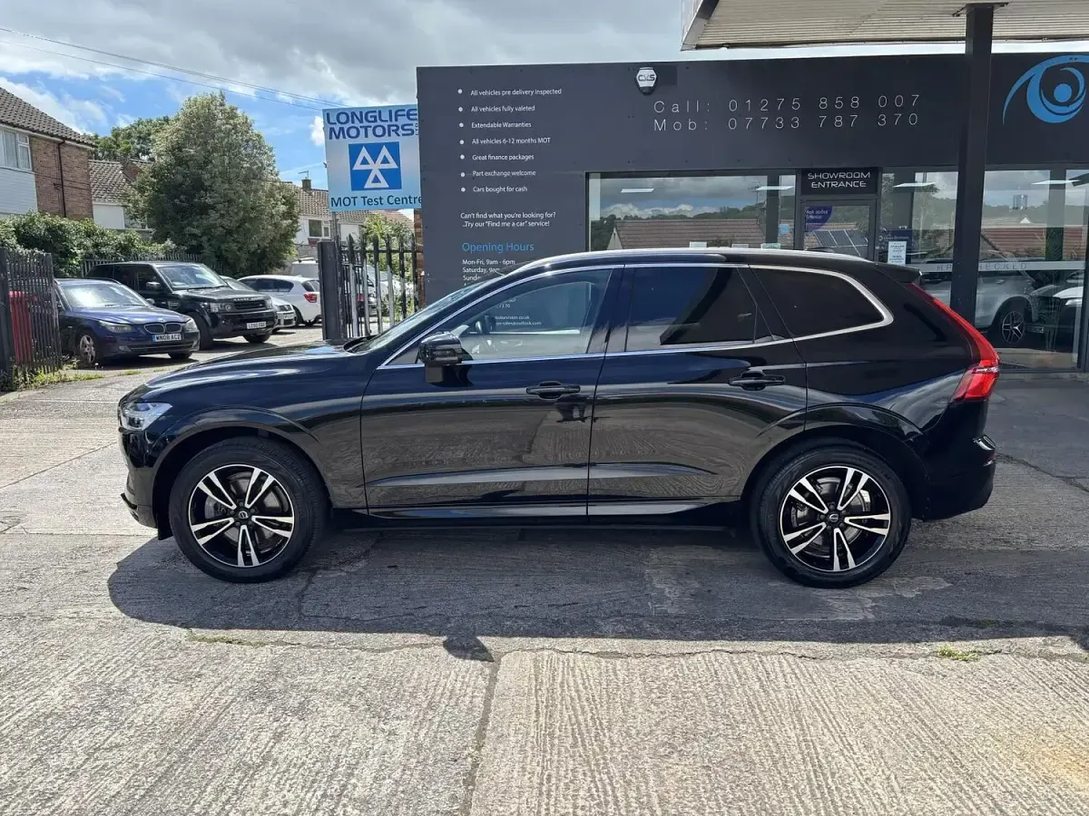 Used Volvo XC60 Momentum 2019 Black SUV