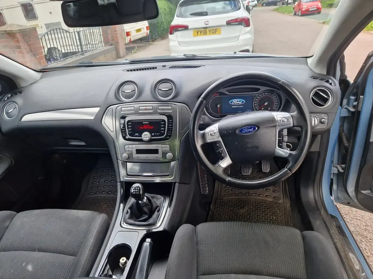 Begagnad Ford Mondeo Titanium 163 HK (119 kW) 2010 Blå Halvkombi
