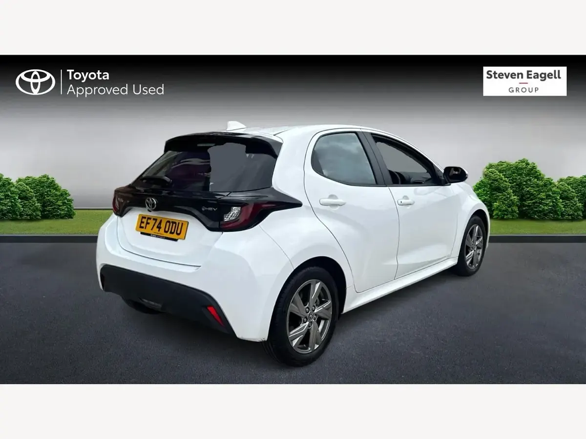 Used Toyota Yaris Hybrid 2025 White Hatchback
