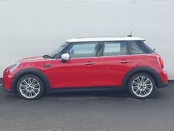 Usado Mini Cooper Exclusive 136 CV (100 kW) 2023 Rojo Utilitario