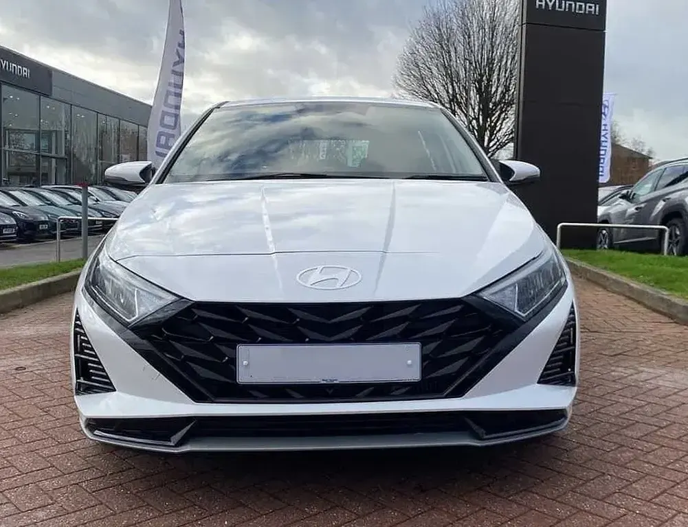 Used Hyundai i20 Advanced 100 HP (73 kW) 2025 Atlas white Hatchback