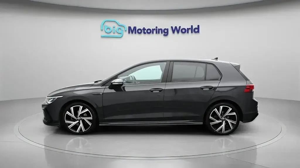 Używany VW Golf VIII R-line 150 KM (110 kW) 2023 Szary Hatchback