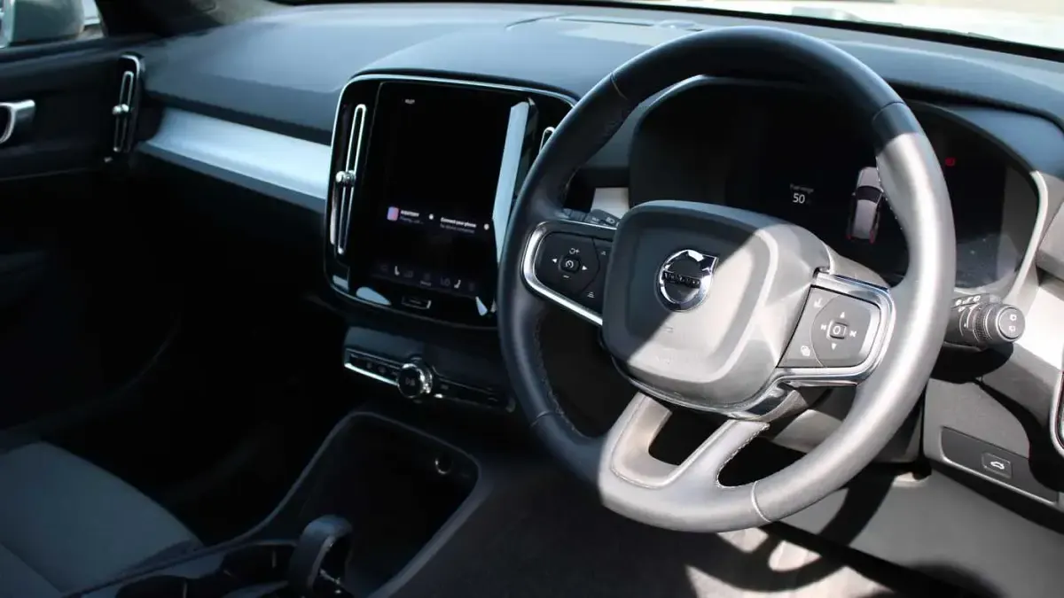 Used Volvo XC40 Core 163 HP (119 kW) 2025 SUV