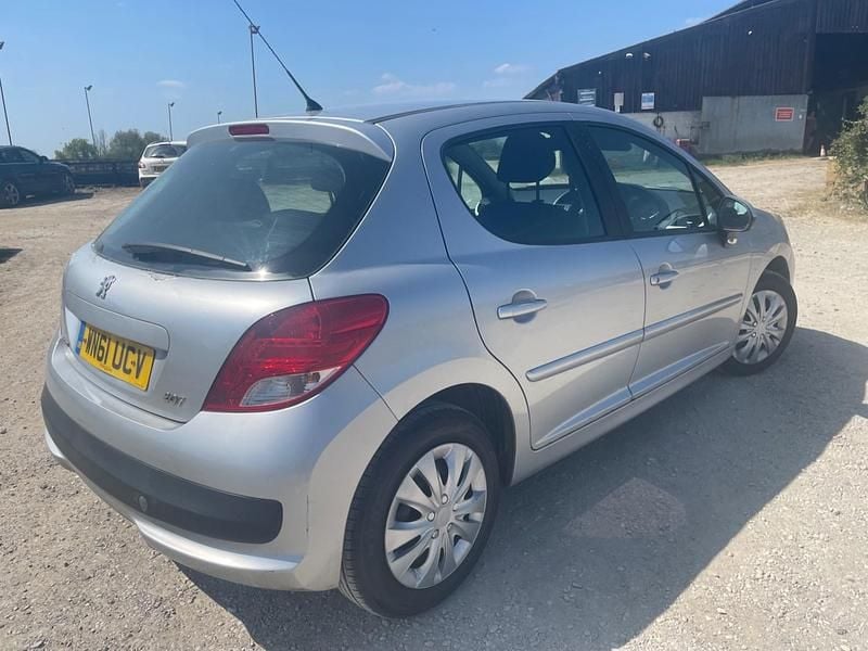 Begagnad Peugeot 207 Active 92 HK (67 kW) 2011 Silver Halvkombi