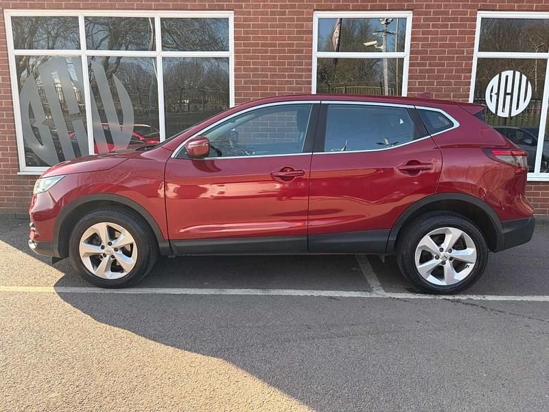 Used Nissan Qashqai Acenta Premium 115 HP (84 kW) 2018 Red SUV