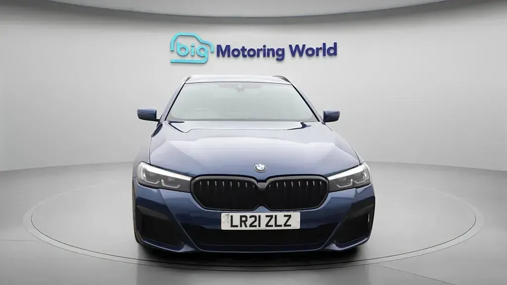 Usado BMW 530e M Sport 292 HP (214 kW) 2021 Azul Carrinha