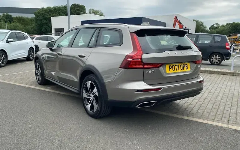 Used Volvo V60 CC 197 HP (144 kW) 2021 Estate