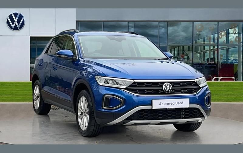 Ravenna blue metallic Used 2025 VW T-Roc Match SUV | £26,995 (A bit pricey) - Image 1/4