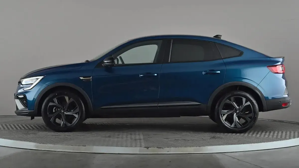 Begagnad Renault Arkana Engineered 142 HK (104 kW) 2023 Blå SUV