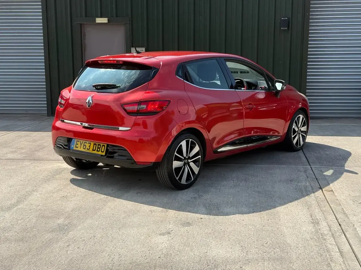 Used Renault Clio Dynamique 90 HP (66 kW) 2013 Red Hatchback