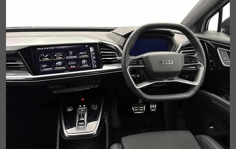 Used Audi Q4 e-tron Black Edition 210 kW (286 HP) 2025 White SUV