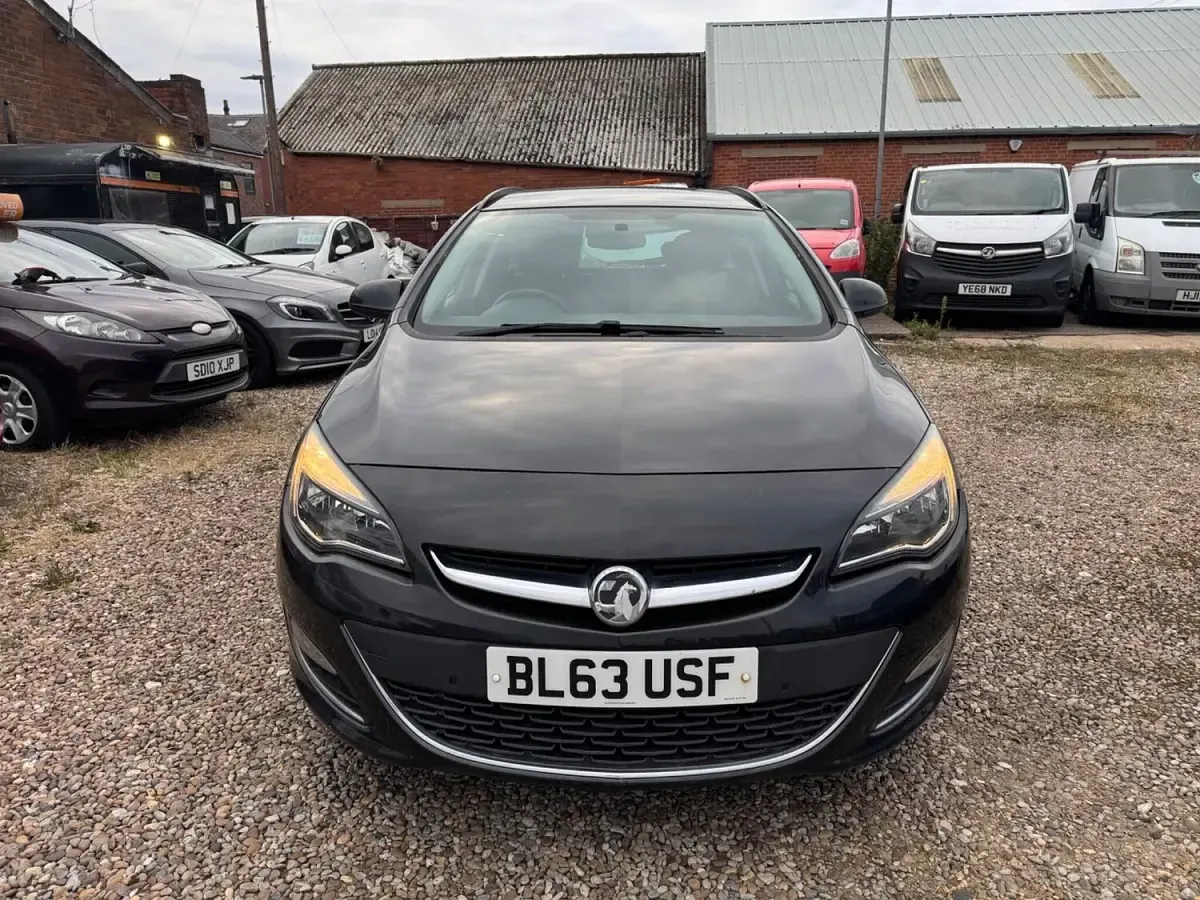 Used Vauxhall Astra SRi 165 HP (121 kW) 2014 Black Estate
