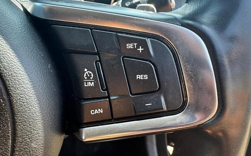 Used Jaguar XE Ingenium 200 HP (147 kW) 2019 Sedan