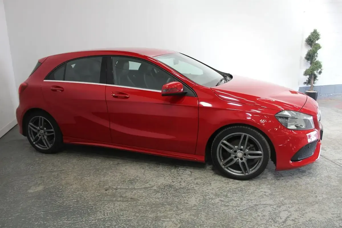 Used Mercedes A180 Executive 109 HP (80 kW) 2017 Red Hatchback