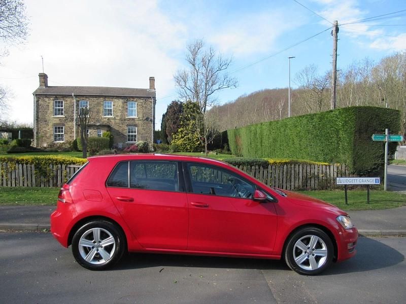Used VW Golf VII Match 105 HP (77 kW) 2014 Red Hatchback