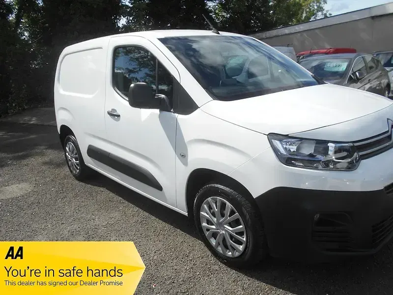 Used Citroën Berlingo PureTech 110 HP (80 kW) 2020 White MPV