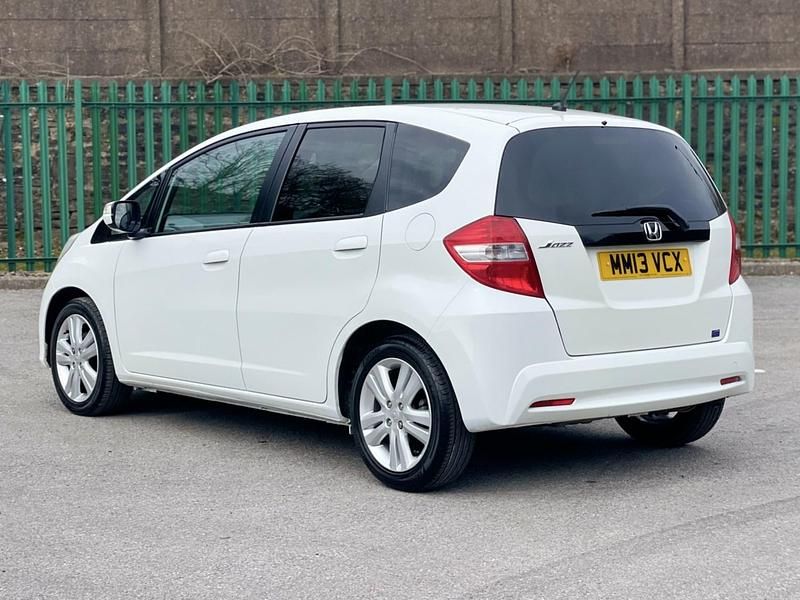 Used Honda Jazz ES 99 HP (72 kW) 2013 White Hatchback