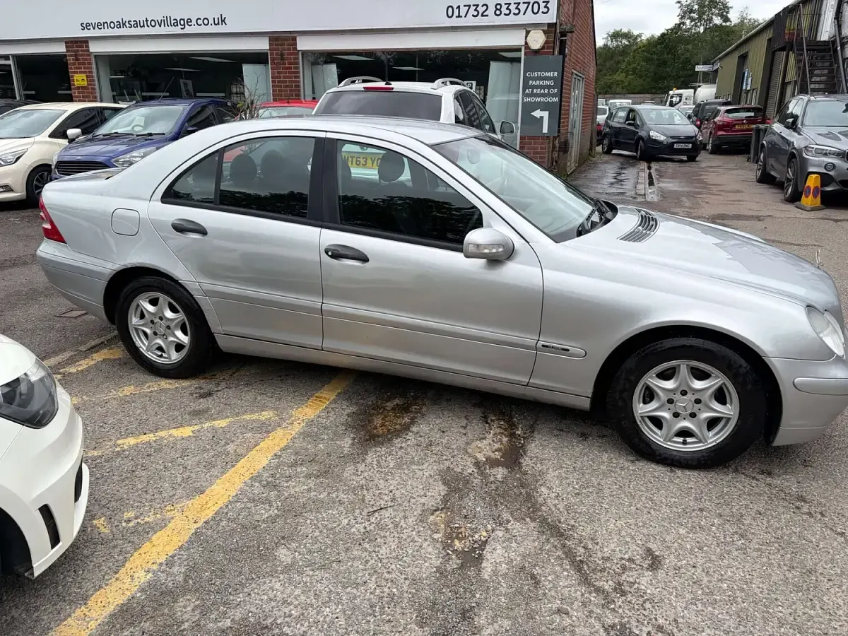 Used Mercedes C180 Classic 143 HP (105 kW) 2003 Silver Sedan