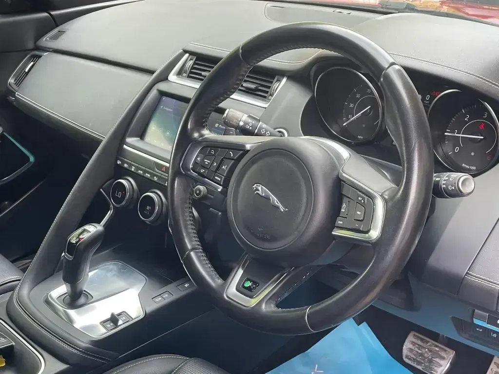 Used Jaguar E-Pace R-Dynamic 180 HP (132 kW) 2019 Red SUV