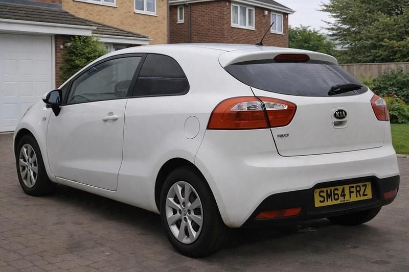Used Kia Rio 2015 White Hatchback