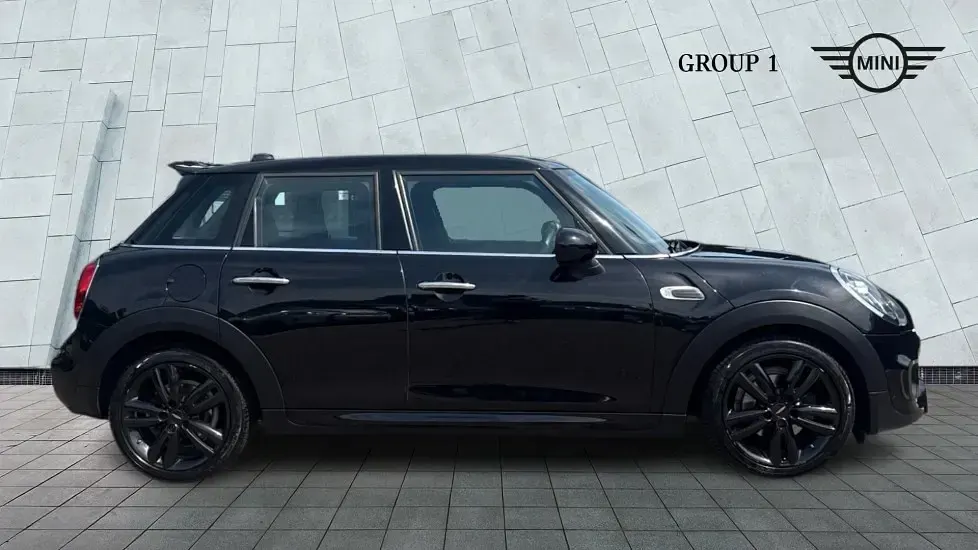 Used Mini Cooper Hatch 134 HP (98 kW) 2019 Black Hatchback