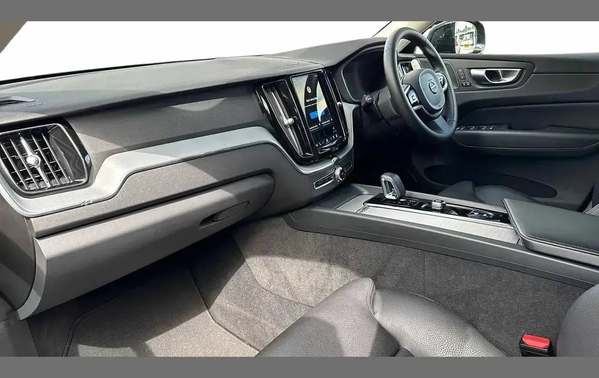 Used Volvo XC60 Plus 247 HP (181 kW) 2023 Black SUV