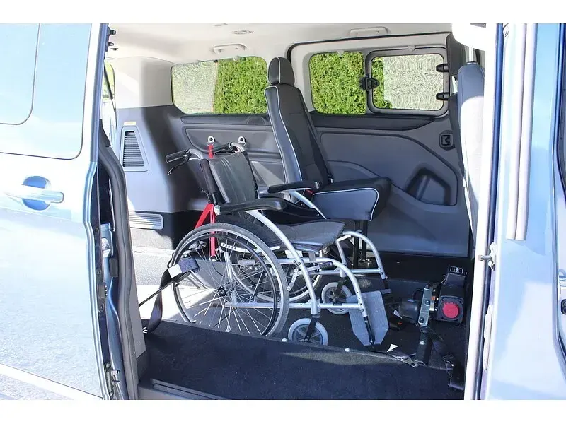 Used Ford Tourneo Custom 130 HP (95 kW) 2023 Blue Van
