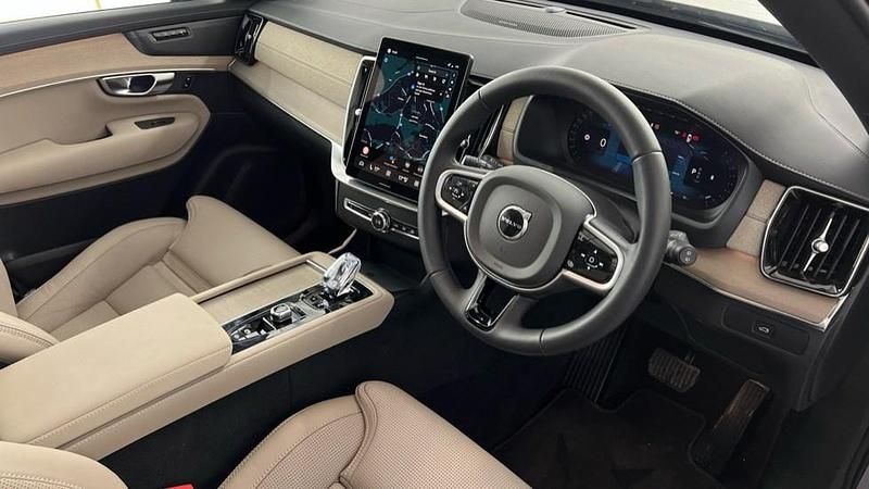 Used Volvo XC90 Plus 247 HP (181 kW) 2025 Silver SUV