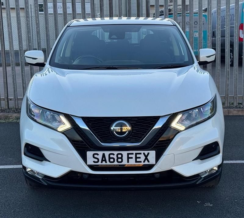 Used Nissan Qashqai Acenta Premium 115 HP (84 kW) 2018 White SUV