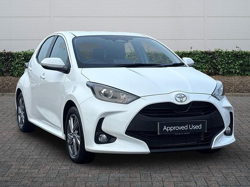White Used 2025 Toyota Yaris Hybrid Hatchback | £19,985 (Good price) - Image 1/4