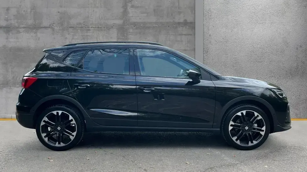 New Seat Arona FR Sport 115 HP (84 kW) 2026 Midnight black SUV