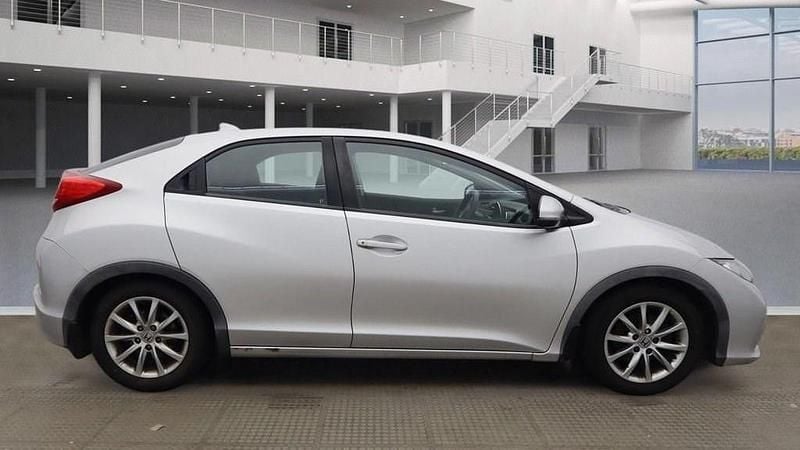 Begagnad Honda Civic SE 142 HK (104 kW) 2012 Silver Halvkombi