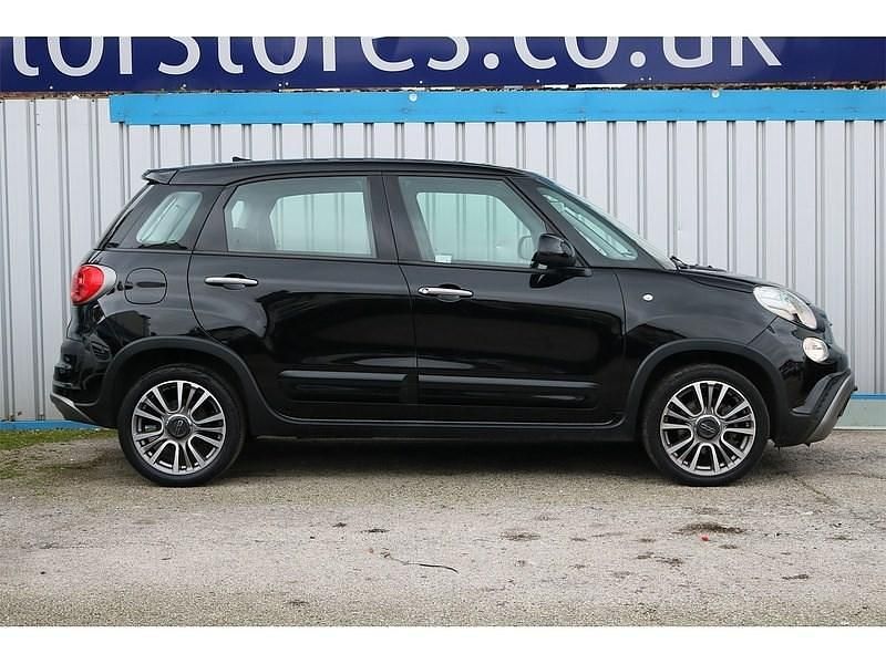 Used Fiat 500L Cross 95 HP (69 kW) 2019 Black MPV