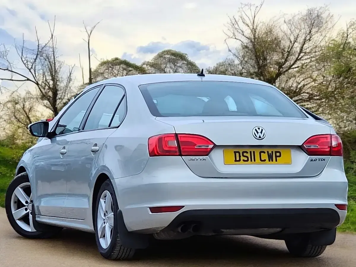 Usado VW Jetta SE 140 HP (102 kW) 2011 Prateado Sedan