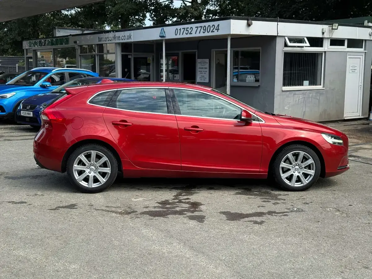 Used Volvo V40 Inscription 2018 Red Hatchback