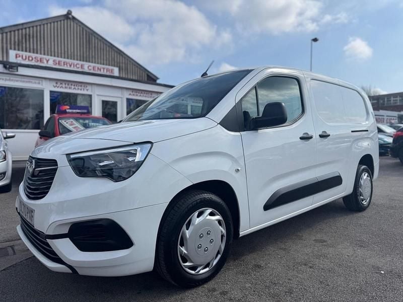 Used Vauxhall Combo Sportive 100 HP (73 kW) 2020 White MPV