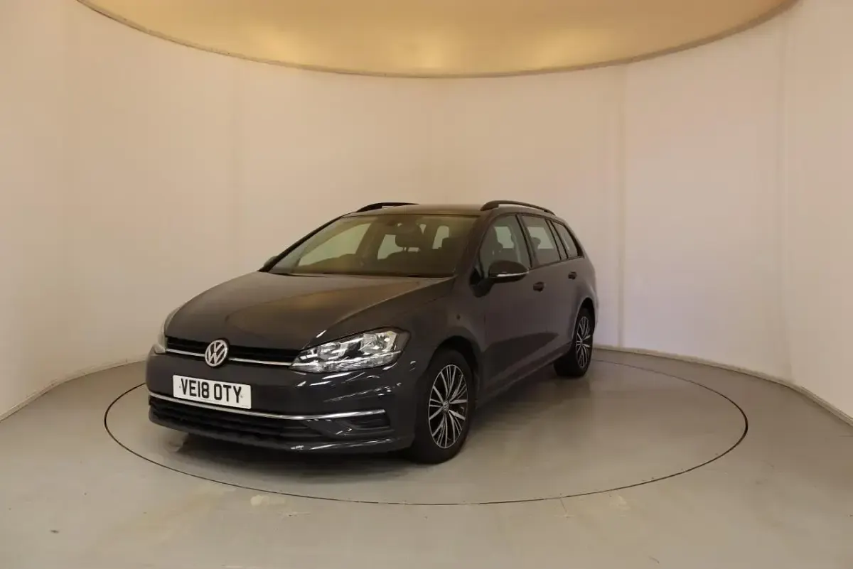 Begagnad VW Golf VII SE 113 HK (83 kW) 2018 Grå Kombi