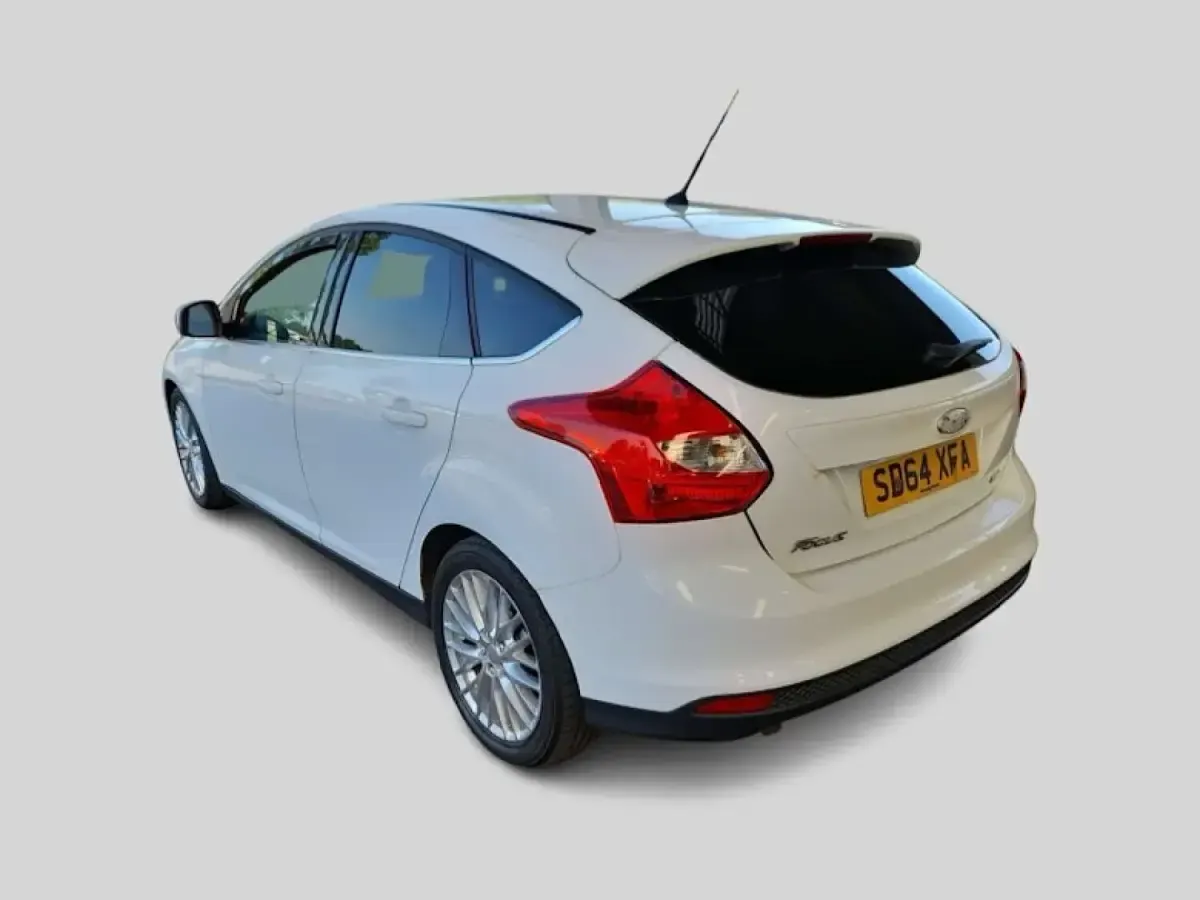 Used Ford Focus Zetec 2014 White Hatchback