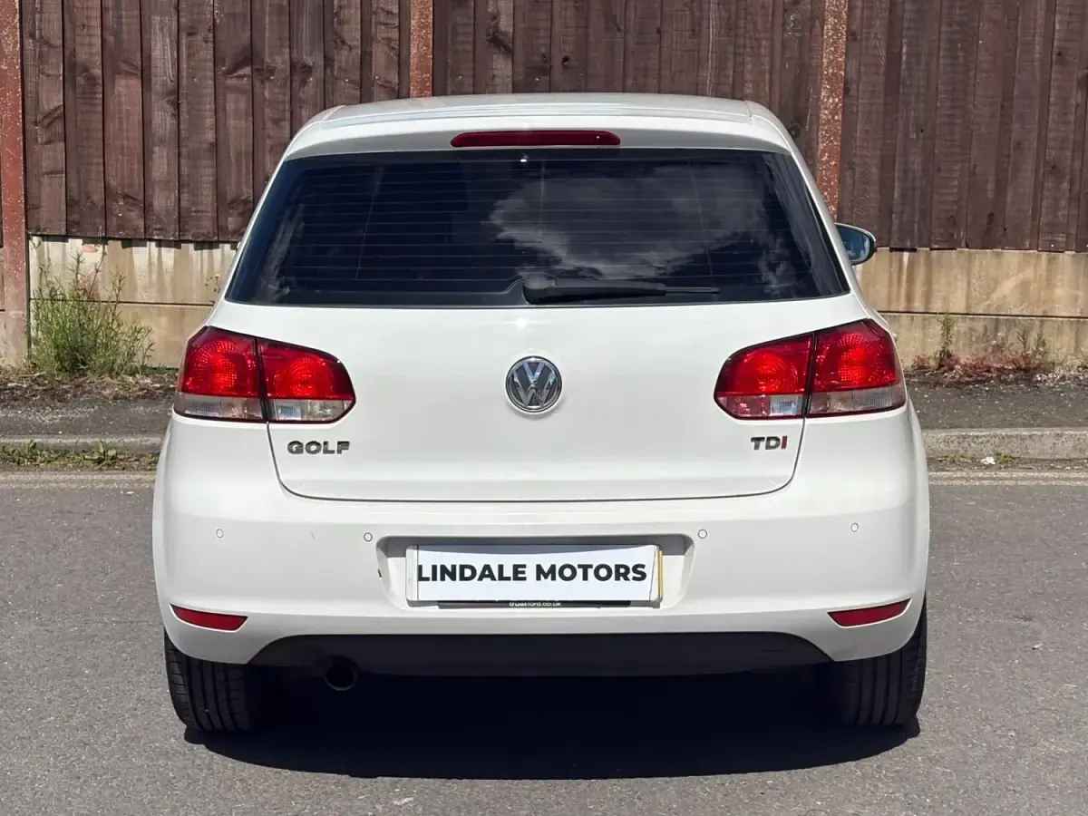 Used VW Golf VI Match 105 HP (77 kW) 2011 White Hatchback
