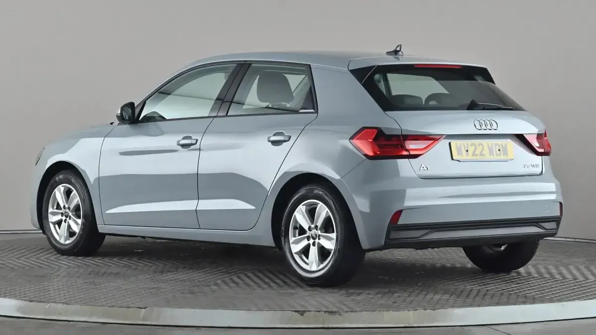Begagnad Audi A1 Premium 95 HK (69 kW) 2022 Grå SUV