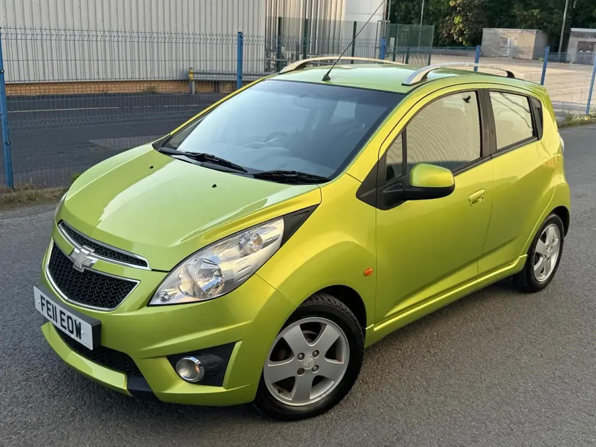 Used Chevrolet Spark LT 2011 Green Hatchback