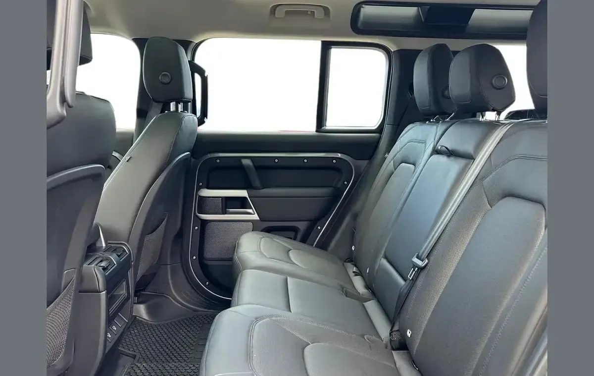 Używany Land Rover Defender SE 245 KM (180 kW) 2024 Szary SUV