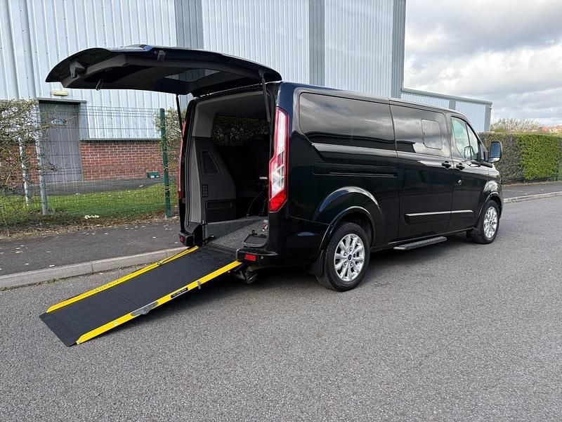 Used Ford Tourneo Titanium 130 HP (95 kW) 2020 Black MPV